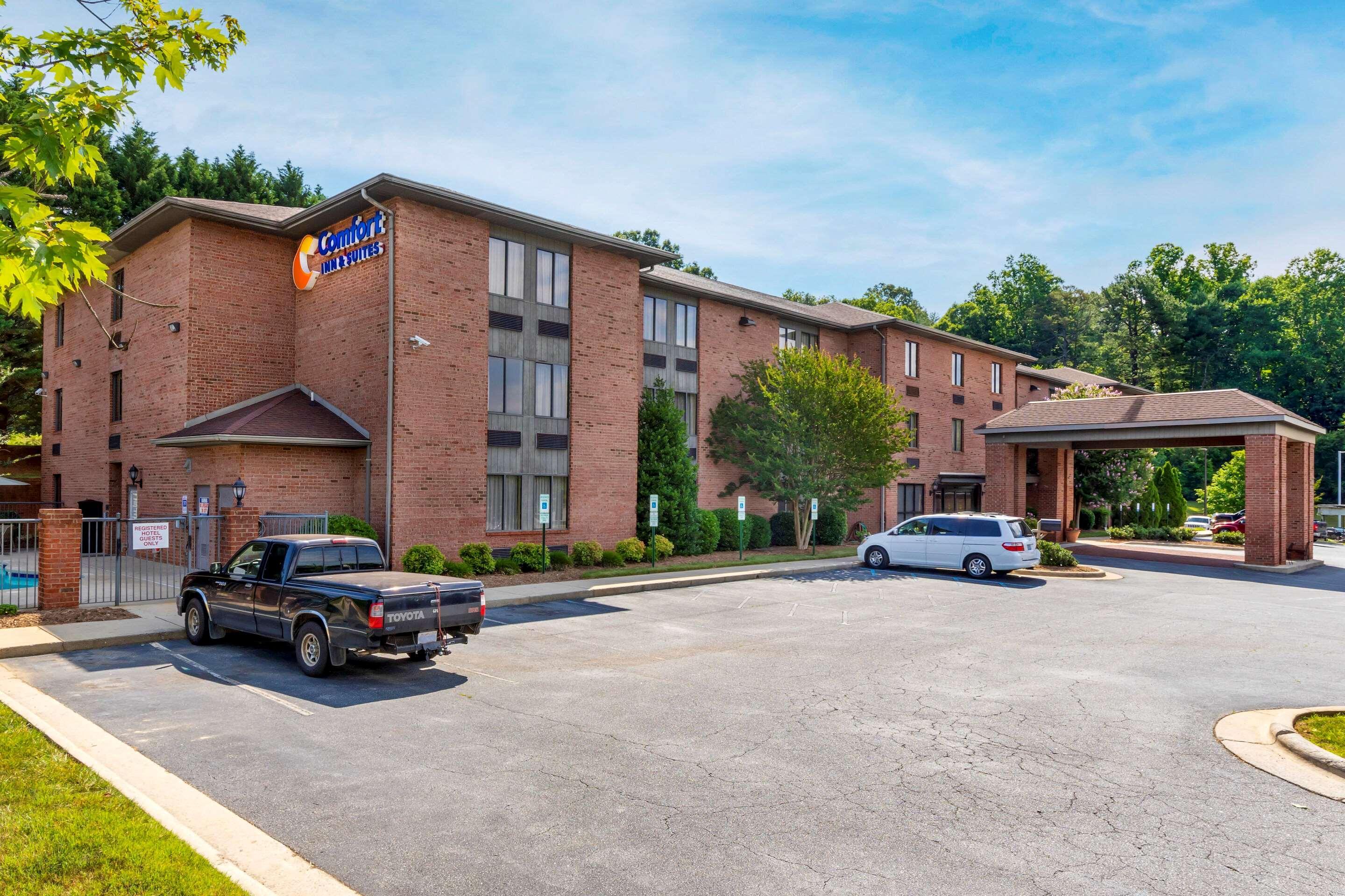 Comfort Inn & Suites Lenoir Hwy 321 Northern Foothills Exterior photo